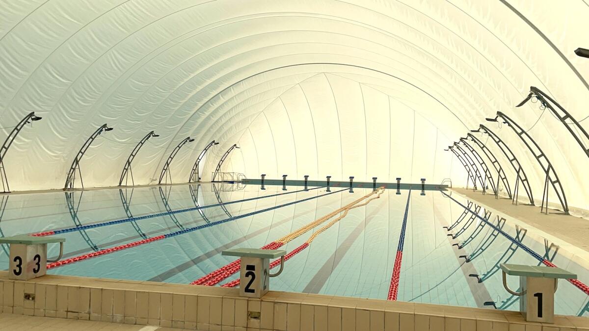 Crotone - Riapre la piscina olimpionica, i gestori riparano i danni dopo il crollo del controsoffitto - 