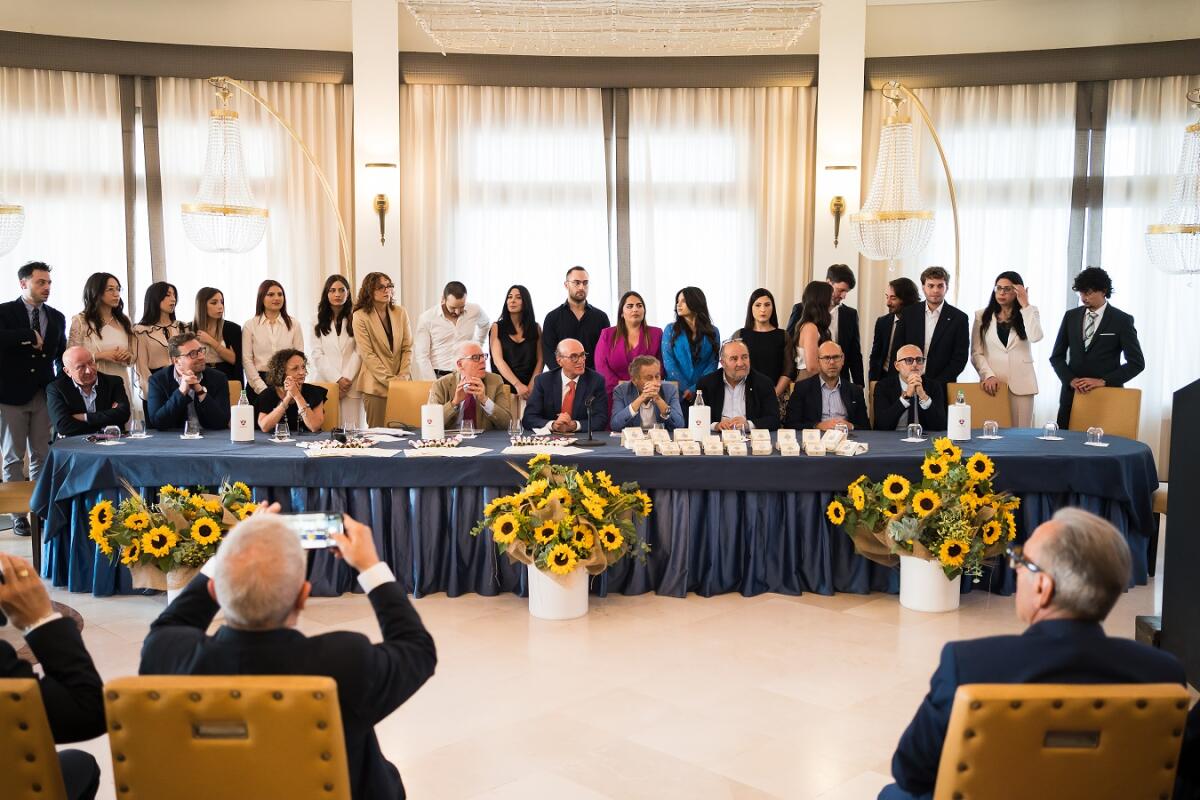 Crotone celebra la professione medica: omaggio a Ippocrate e 40 anni di iscrizione all'ordine - 