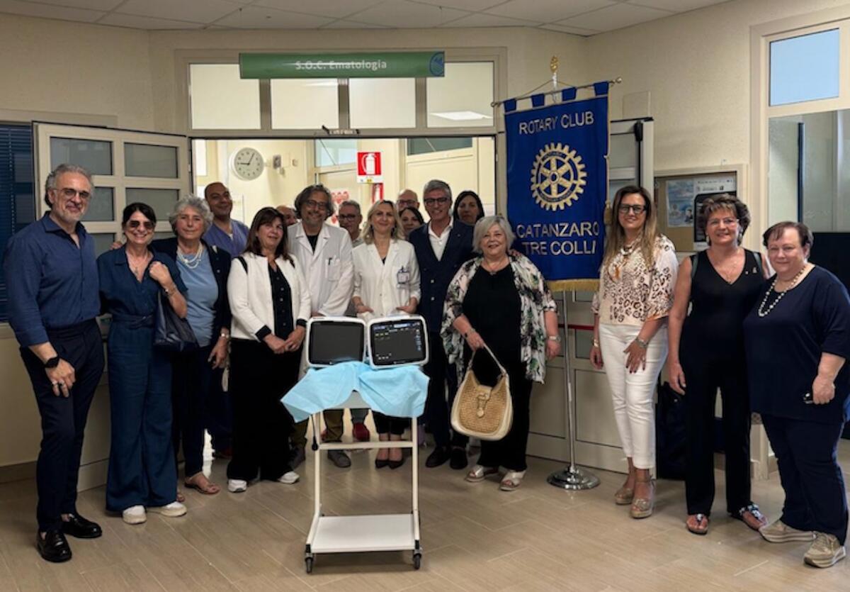 Catanzaro - Il Rotary Tre Colli dona due monitor al reparto di Ematologia dell’ospedale Dulbecco - 