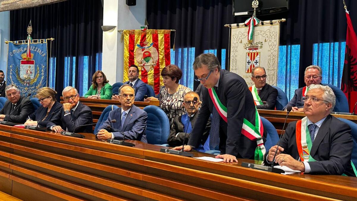 Il presidente dell'Albania Begaj in Calabria: domani la visita alla comunità arbereshe di Crotone - 