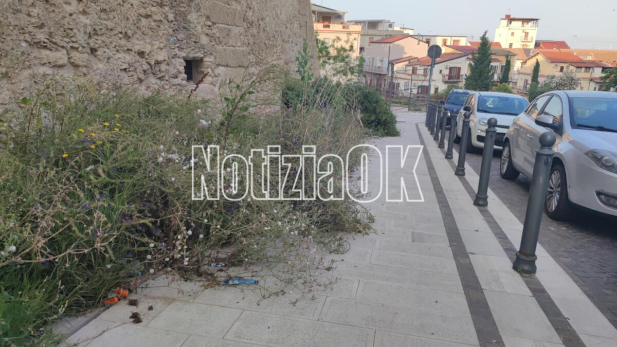 Nei Quartieri di Crotone - Discesa Castello, l'erba del vicino è sempre più verde - 