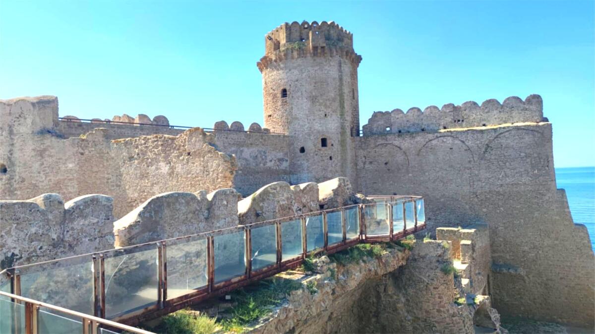 Chiude la Fortezza di Le Castella: previsti interventi di manutenzione straordinaria a protezione delle antiche mura - 