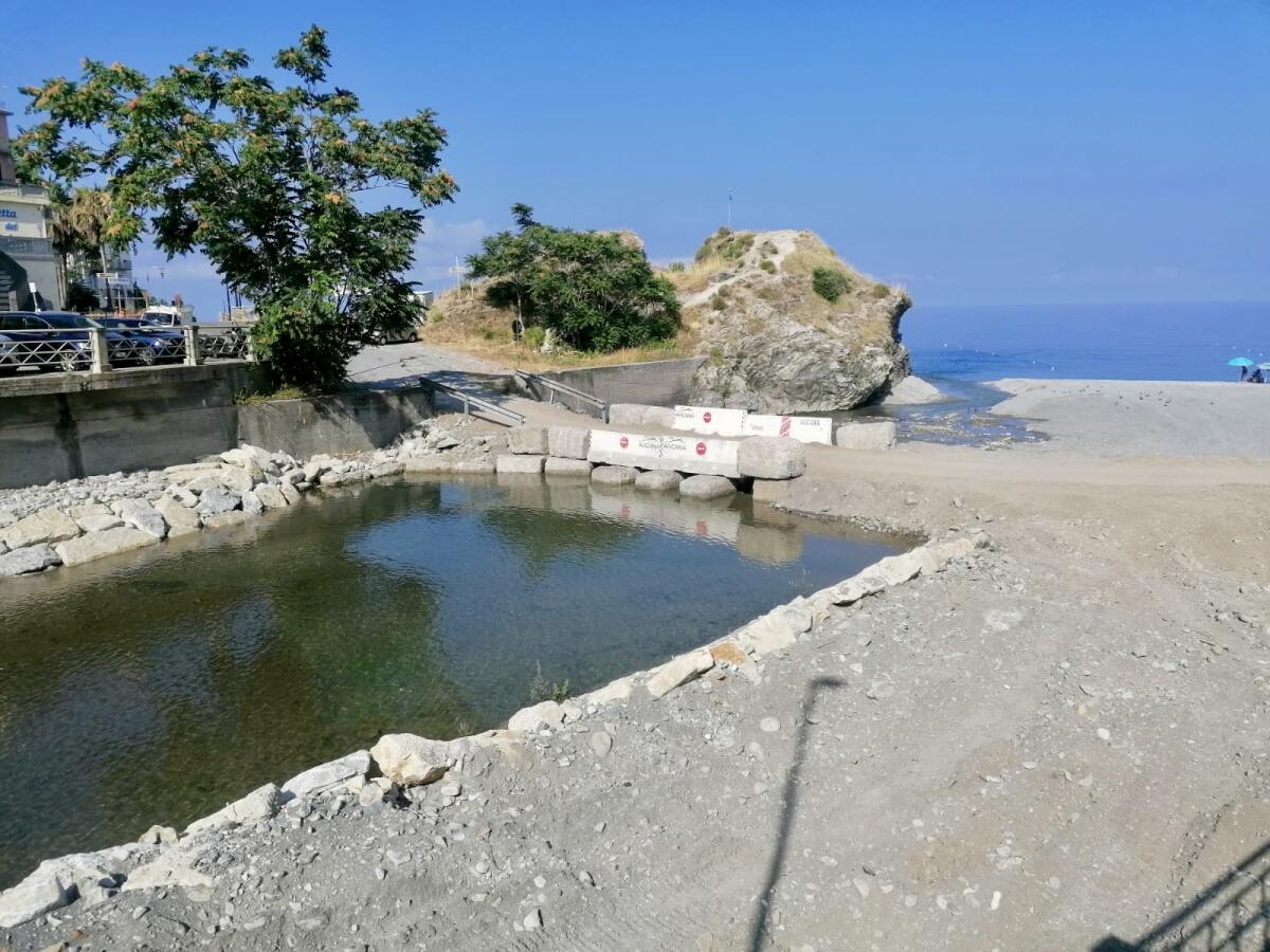 Diamante, completata con largo anticipo la passerella sul torrente Corvino: sicurezza al centro dell’azione amministrativa -
