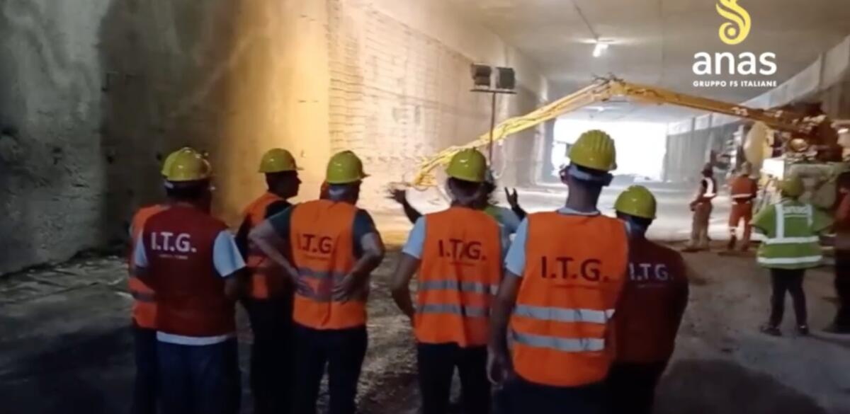 Gli studenti del Rambaldi De Fazio di lamezia Terme in visita al cantiere della Trasversale delle Serre - 