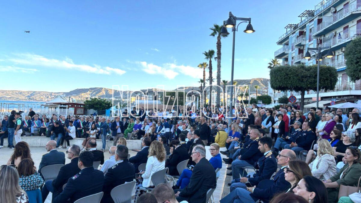 (VIDEO) Crotone in strada contro la violenza sulle donne: “Il silenzio uccide due volte: non siete sole” - 