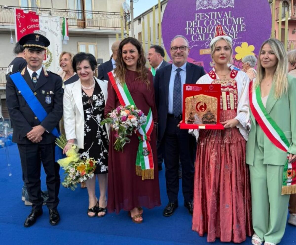 Caraffa di Catanzaro premiata al Festival del Costume Tradizionale Calabrese: un trionfo di identità e radici - 