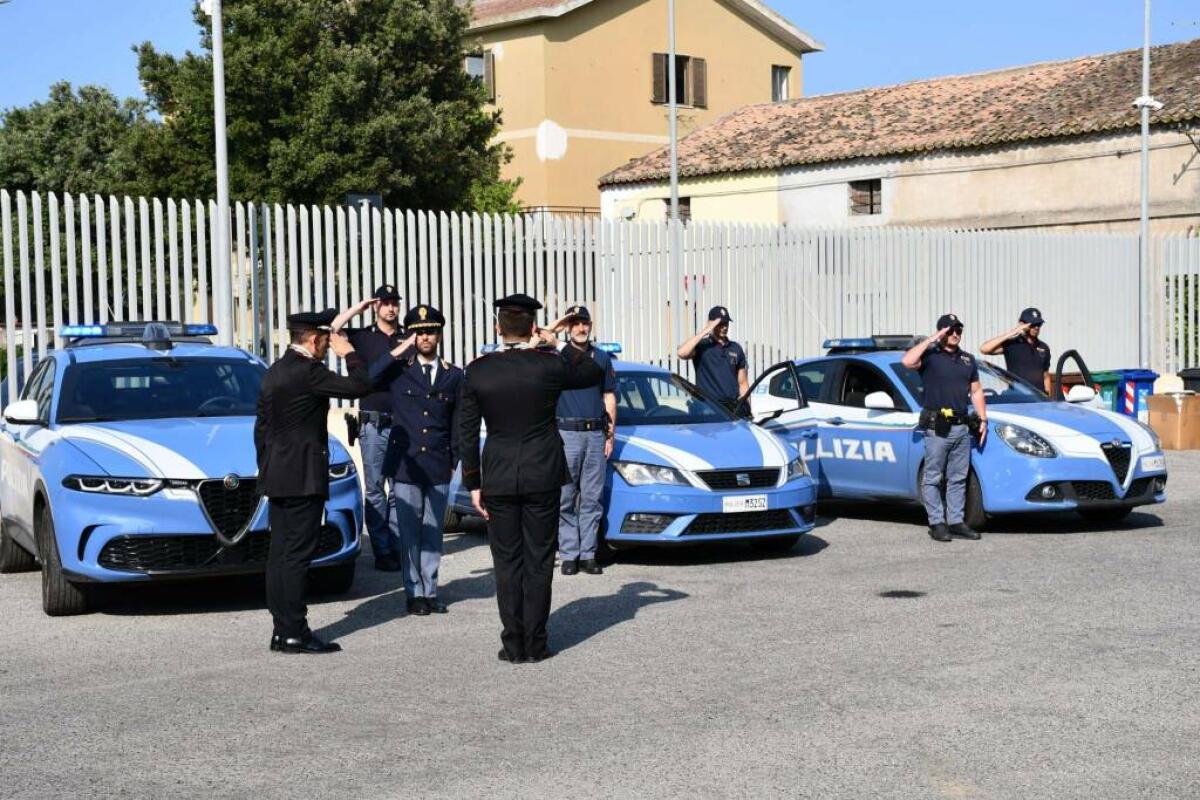 Un saluto tra divise: la Questura di Crotone omaggia il carabiniere ucciso a Francavilla Fontana - 