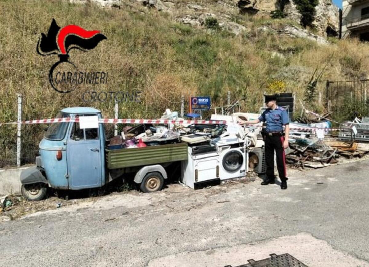 Controlli a Santa Severina: Carabinieri denunciano responsabile di discarica abusiva e impongono bonifica - 