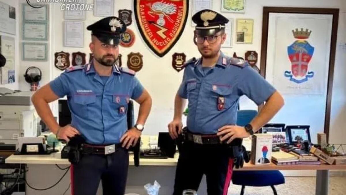 Droga in casa e contanti: arrestato spacciatore a Cirò Marina - 