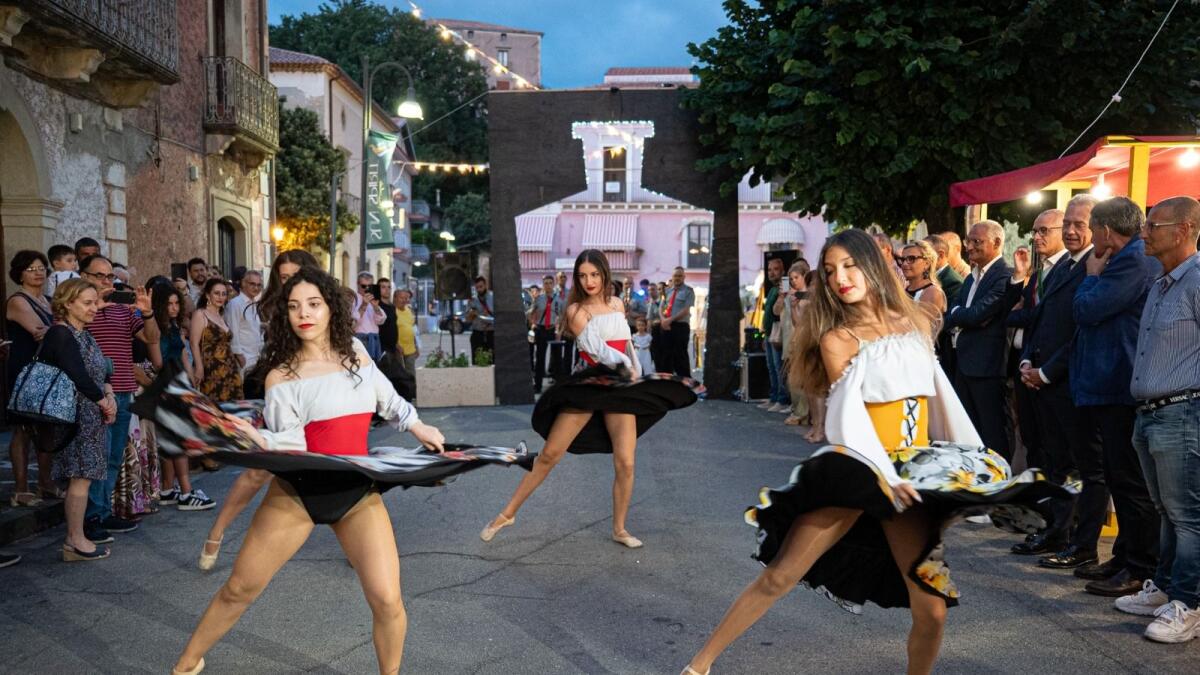 Fuscaldo Sun Spirit accende l’estate: successo per la prima serata
-