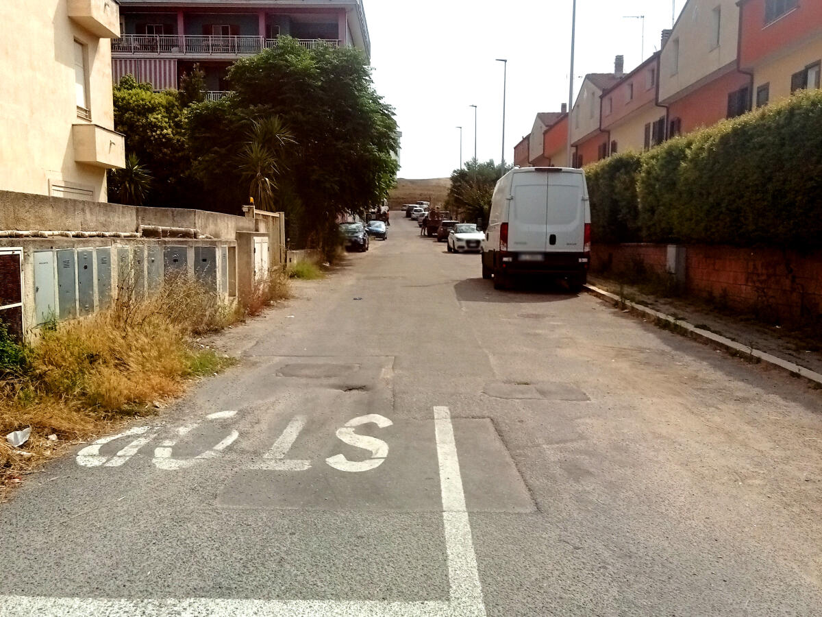 Crotone - Nuova strada a Farina, il Comitato di quartiere propone la realizzazione di un parcheggio - oplus_32