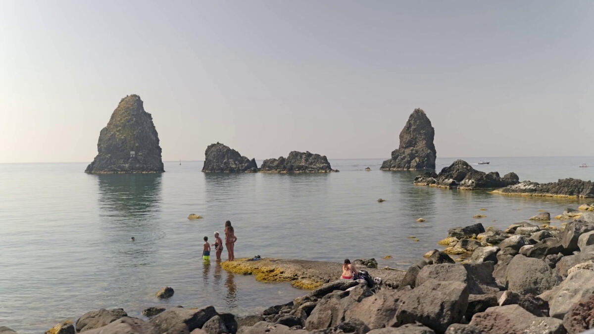 Il mare di Aci Castello liberato dalle reti fantasma - 