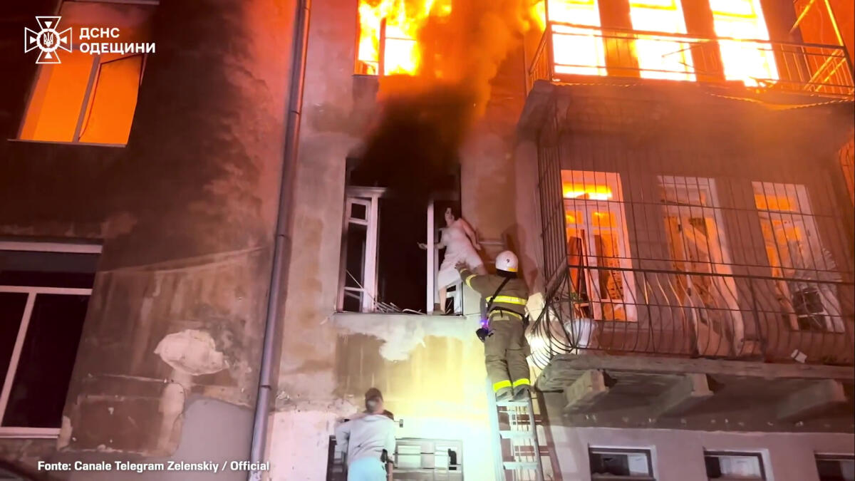 Almeno una vittima per bombardamenti russi nella notte in Ucraina - 