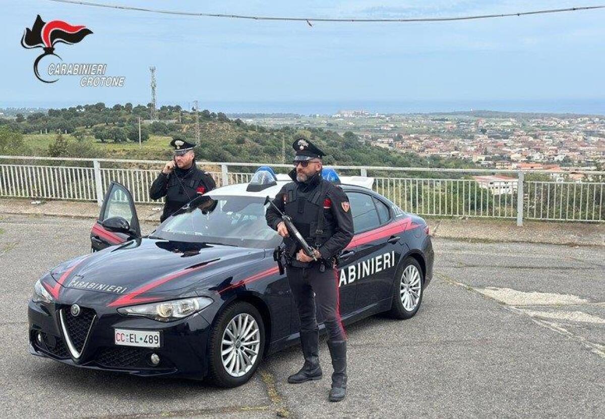 Cirò Marina: una denuncia per droga e raffica di multe durante i controlli dei Carabinieri - 