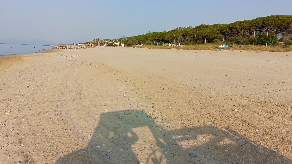 Sellia Marina, al via la pulizia delle spiagge: un impegno concreto per l’ambiente marino - 