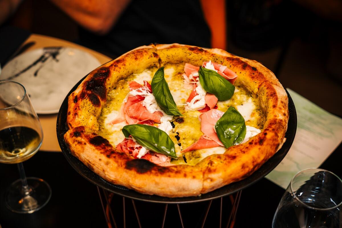 A San Lorenzo del Vallo la melanzana ripiena diventa pizza: la firma è di Francesco Viceconte -