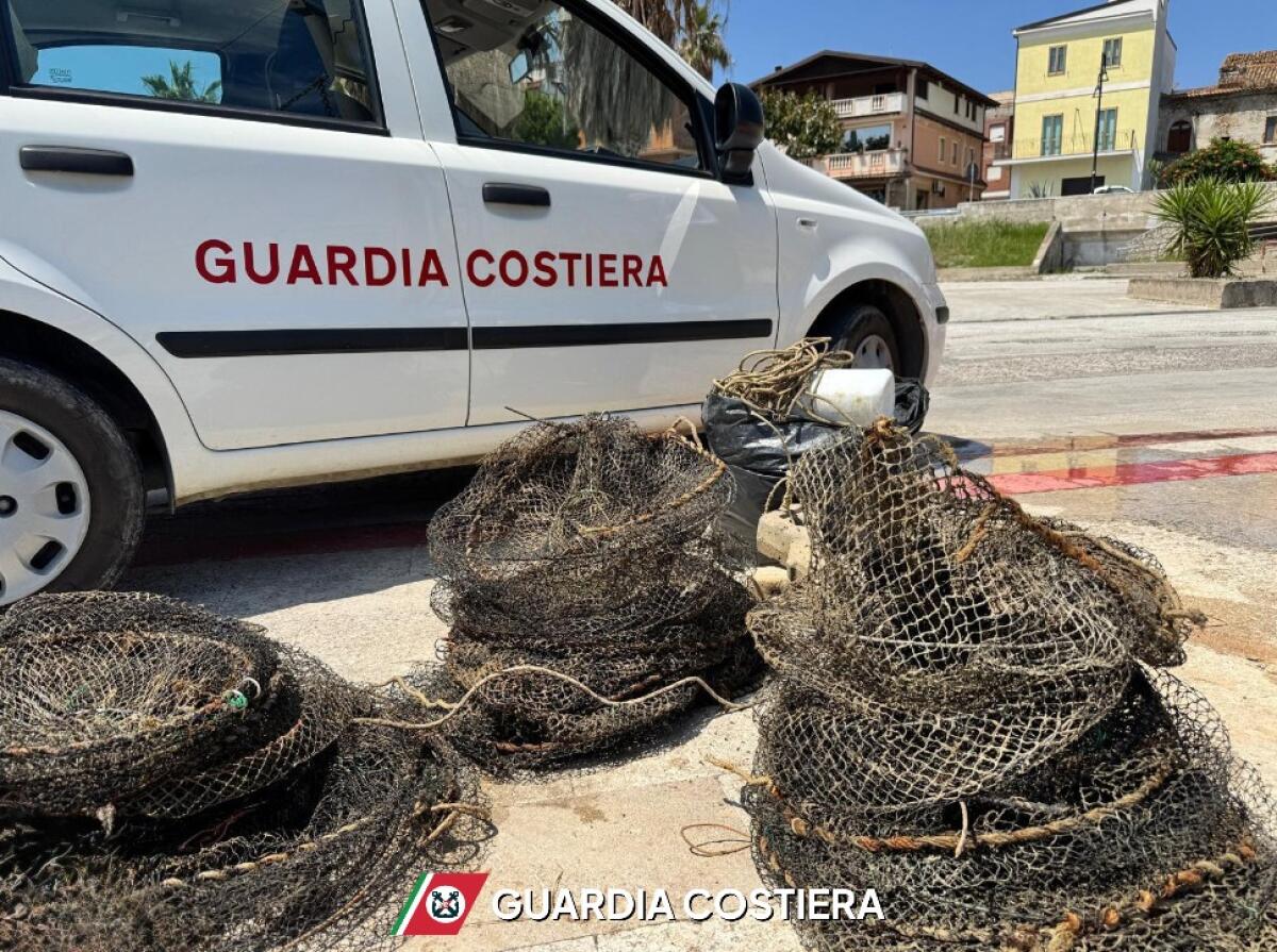 Controlli antifrodo in mare: sequestrati attrezzi da pesca illegali tra Crotone e Cirò Marina - 