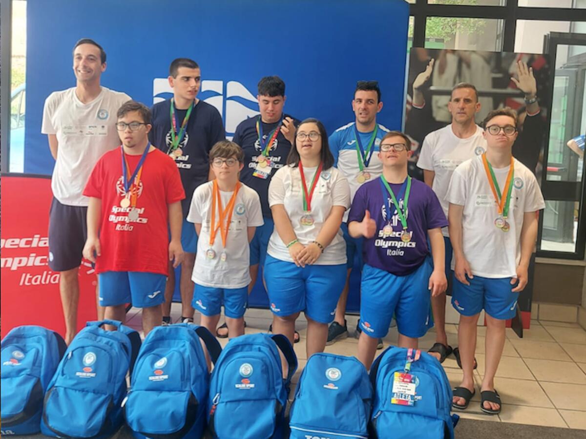 La Rari Nantes Auditore brilla ai Play the Games Special Olympics di Verona: 13 medaglie per gli atleti crotonesi - 