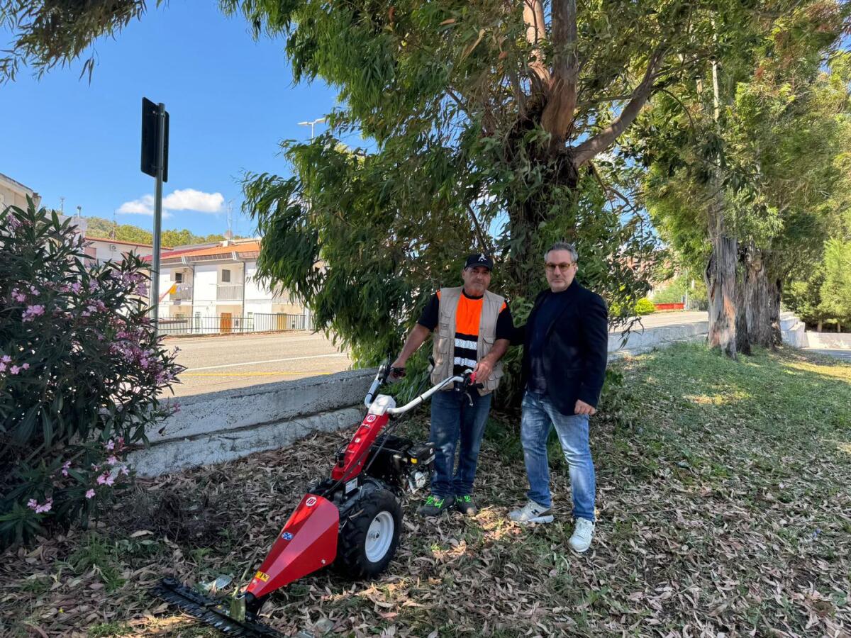 Il Comune di Melissa si dota di una nuova motofalciatrice per la cura del verde pubblico - 