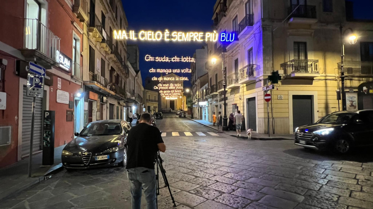 Raiuno celebra Rino Gaetano, in onda lo speciale “Io ci sto…” girato a Crotone -