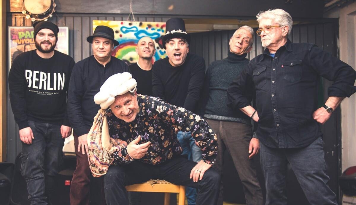 Festa sulle Nuvole a Strongoli Marina con "Il Parto delle Nuvole Pesanti" - 