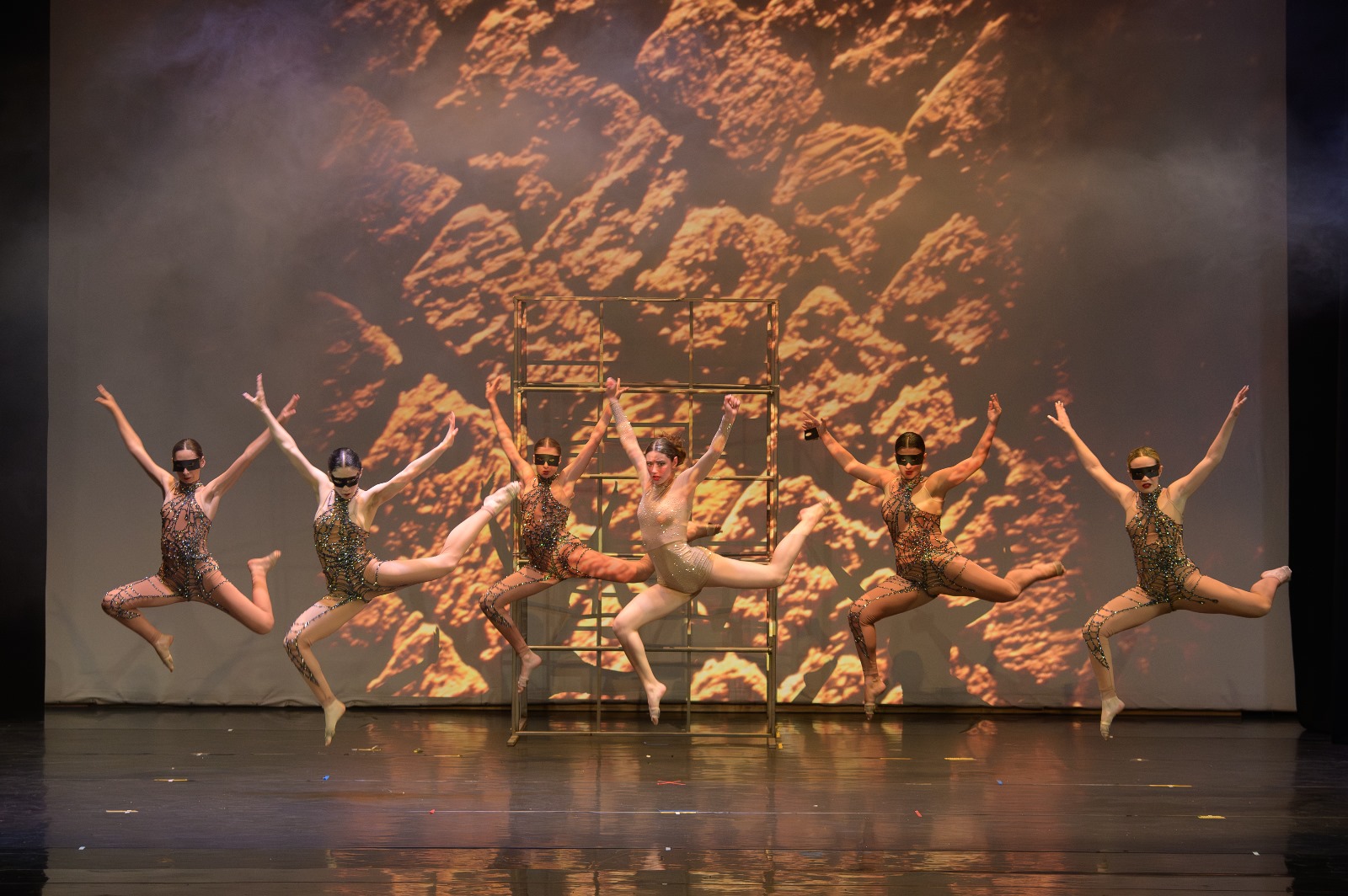40 anni di danza ed emozioni: Luisa Squillacioti incanta il Teatro Comunale - 