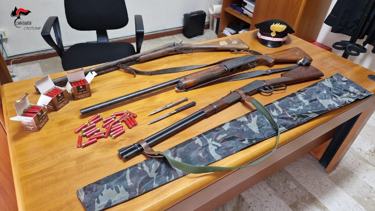 Deteneva armi con permessi scaduti: scatta la denuncia a Santa Severina - 
