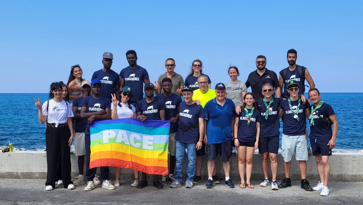 Falerna, Plastic Free: successo dell'evento di sensibilizzazione e pulizia della Marina - 