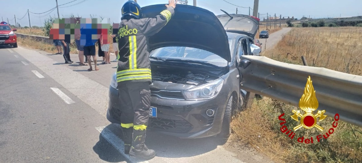 Donna incastrata tra le lamiere: grave incidente sulla SS106 a Sovereto - 