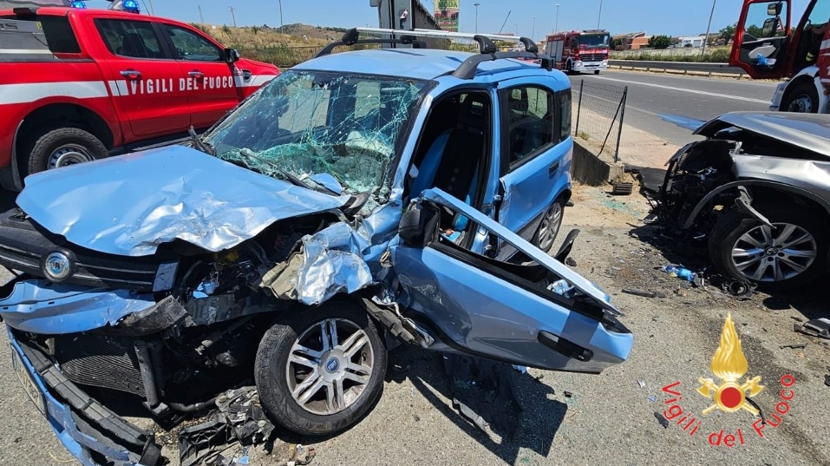 Schianto sulla SS 106 a Cropani: tre feriti, uno grave trasportato in elisoccorso - 