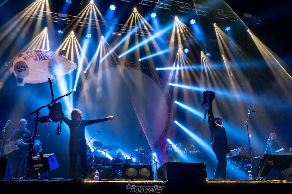 Parte da Cosenza con “The dark side of the moon” il Pink Floyd legend summer tour 2025 -
