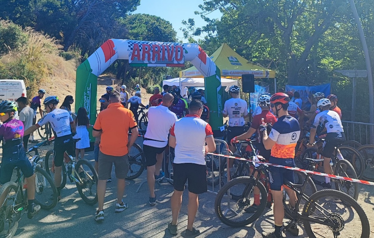 Catanzaro - Successo per la XC Pineta Siano, Carpino: "Sport, natura e partecipazione nel cuore verde della città"  - 