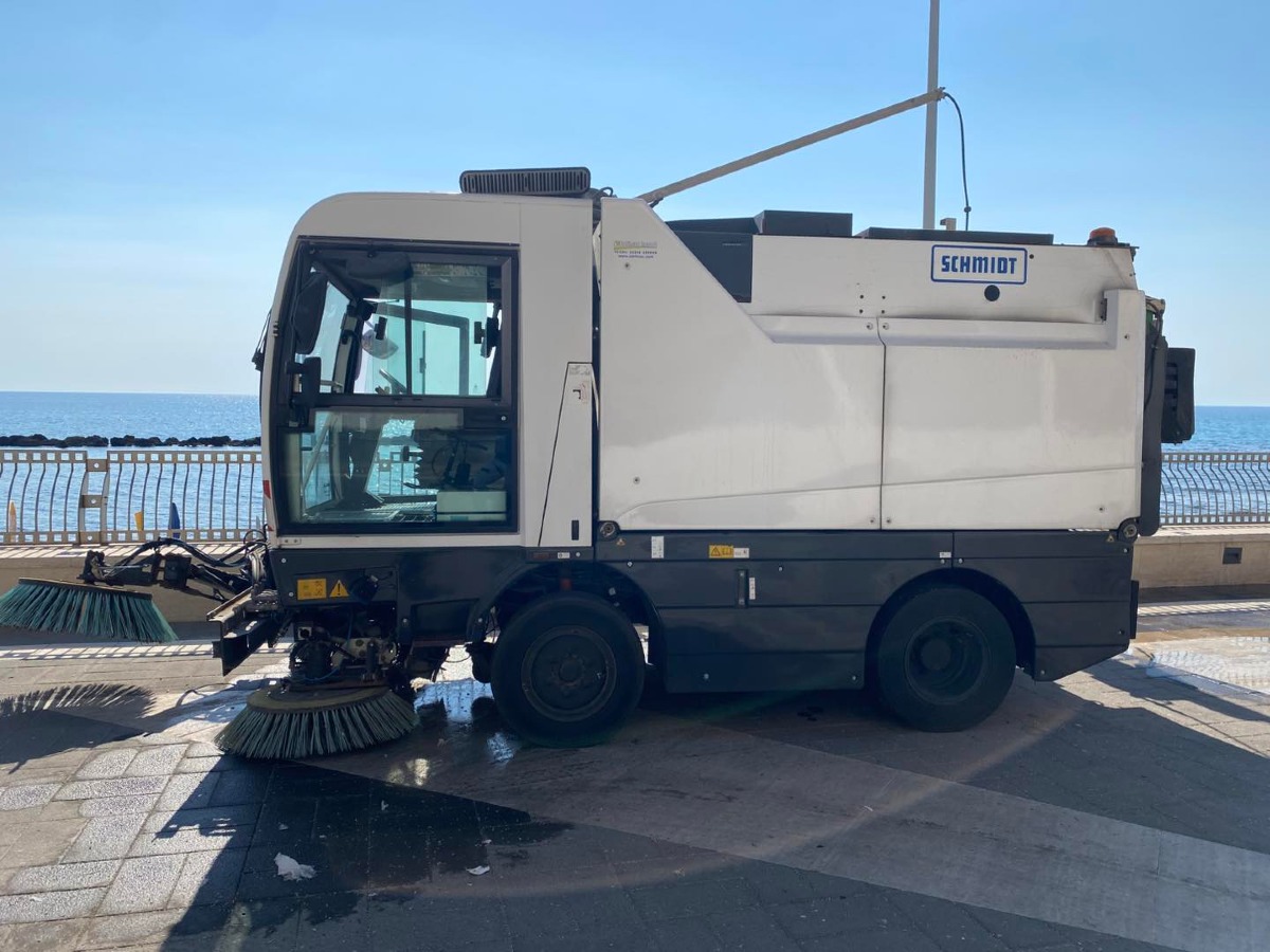 Melissa, al via la pulizia del lungomare: interventi anche su pista ciclabile e Viale delle Palme - 