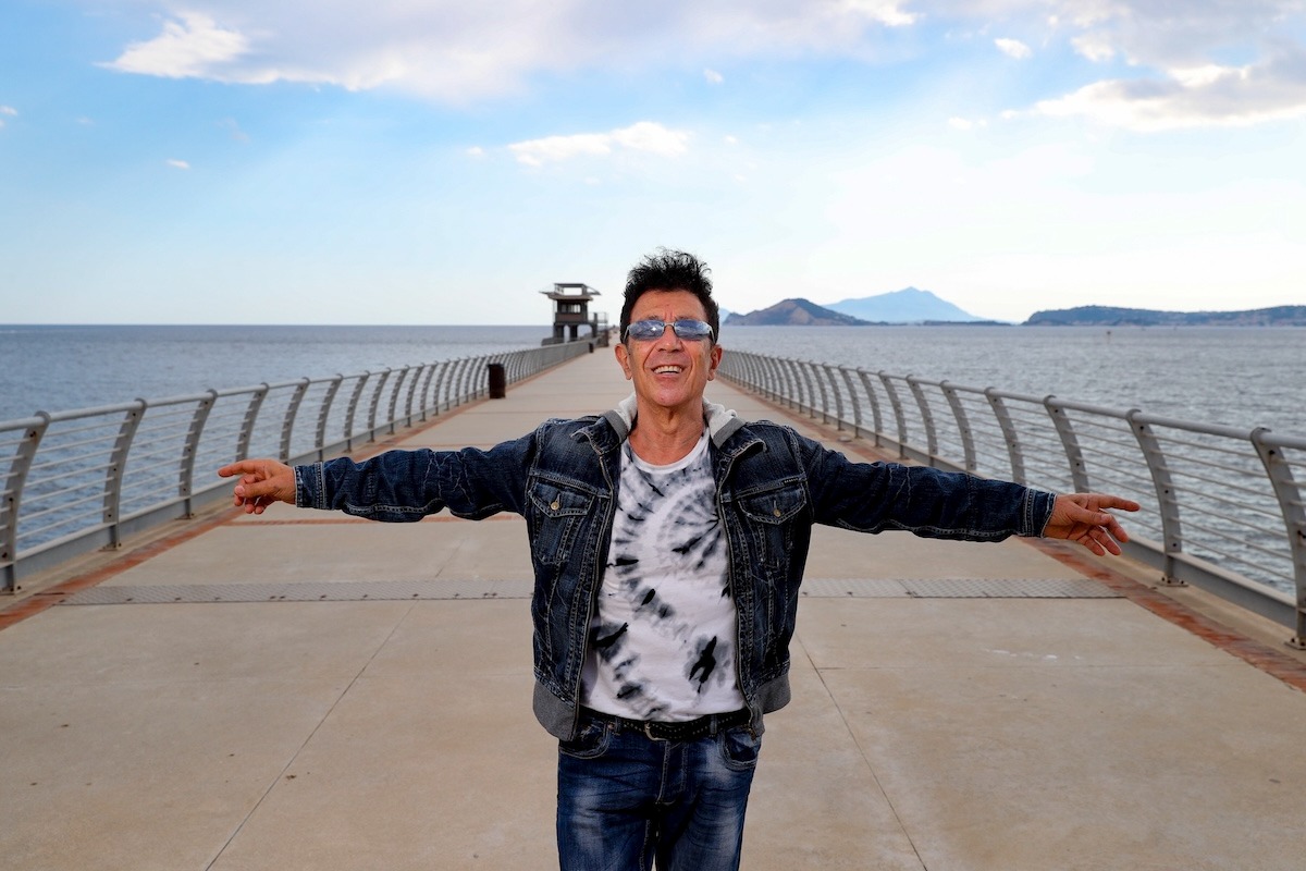 Edoardo Bennato, il pirata del rock, torna in Calabria con “Sono Solo Canzonette Tour 2025” -
