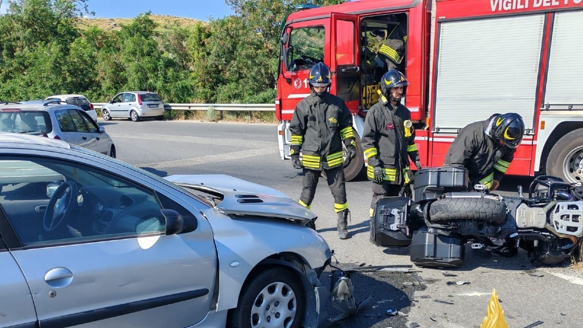 Catanzaro: Incidente su Viale Cassiodoro, ferito un motociclista - 