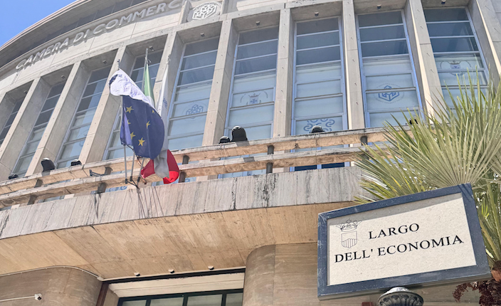 Cosenza - Cinque concorsi per imprese, artisti e giornalisti - 