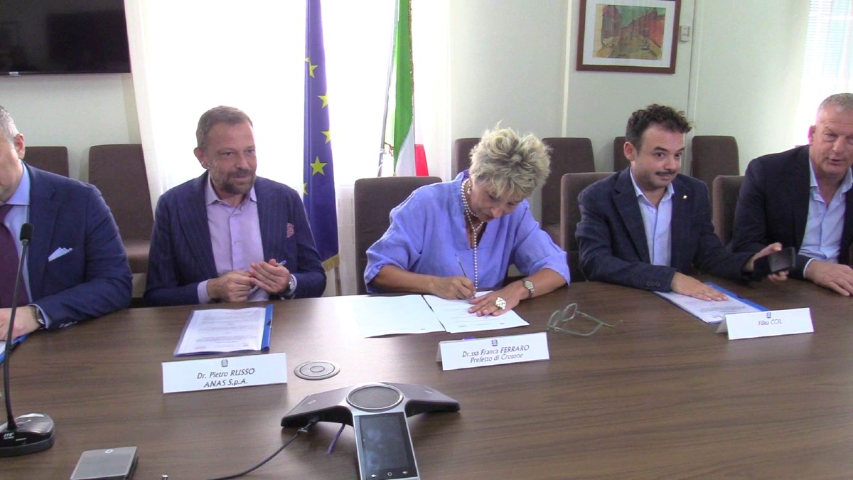 Firmato quest'oggi il Protocollo di Legalità per la SS 106 Catanzaro-Crotone - 