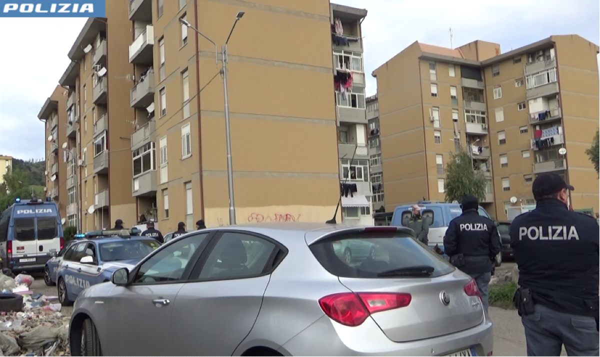 Il Questore di Catanzaro emette tre provvedimenti di Avviso Orale Aggravato nei confronti di soggetti di etnia rom - 
