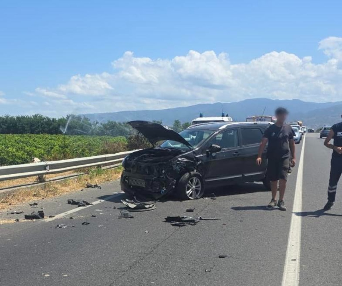 Incidente sulla S.S. 106: ci sono due feriti  - 