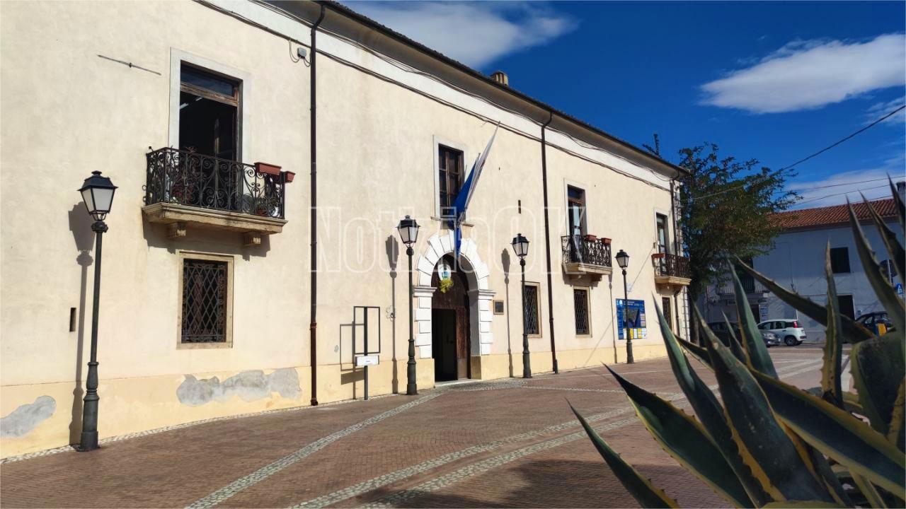 Consiglio Comunale Straordinario a Isola di Capo Rizzuto: sei punti all'ordine del giorno - Palazzo Comunale - Ex Palazzo Barracco (Redazione - Isola di Capo Rizzuto - 10.7.2025) 