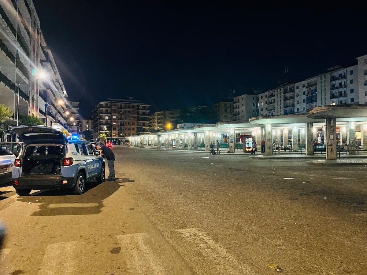 Cosenza, controlli a tappeto: arrestato extracomunitario espulso, ritirato un porto d’armi - 
