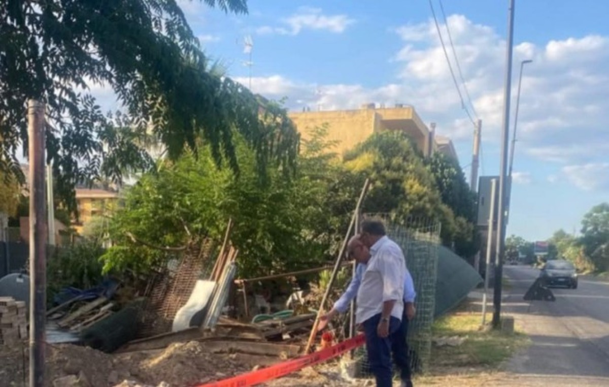 Proseguono i lavori di rifacimento della rete fognaria e ampliamento di viale delle Zagare a Trebisacce - 