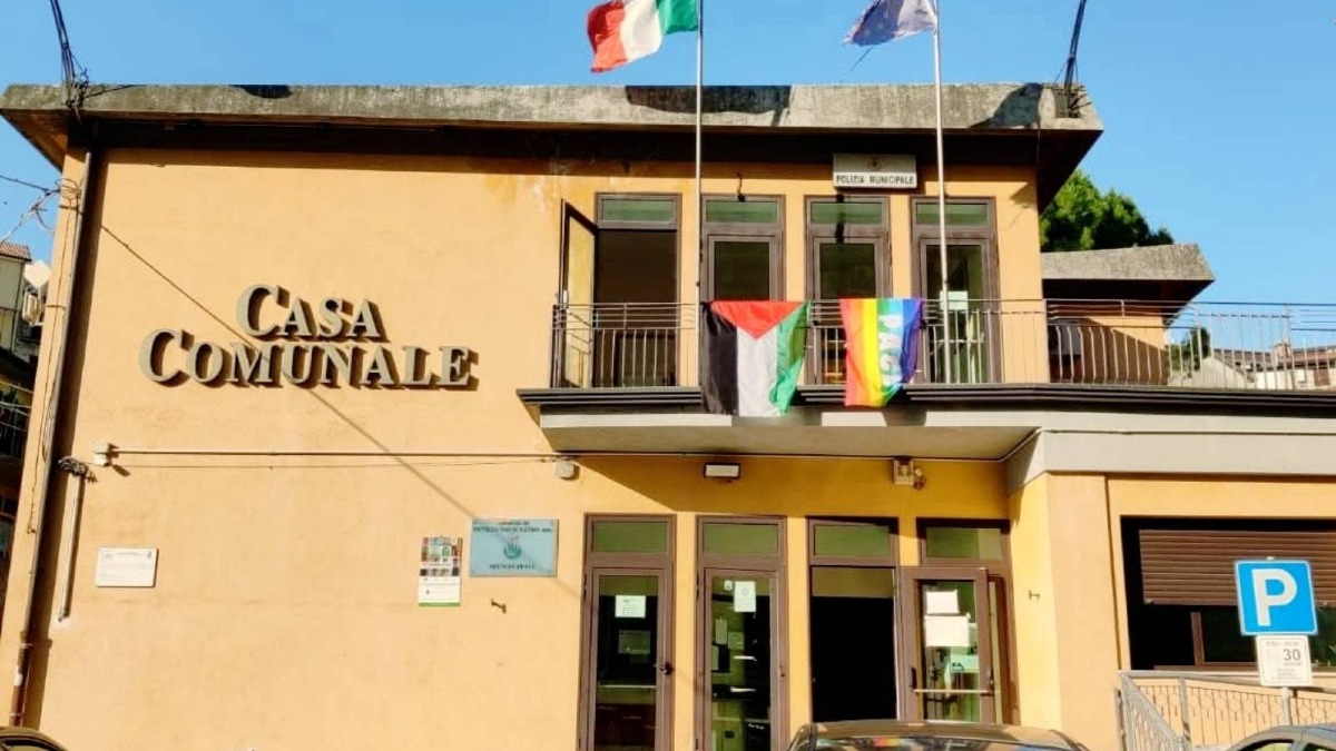 Calabria, 104 sindaci firmano per la pace in Palestina: “Subito cessate il fuoco e stop cooperazione con Israele” - 