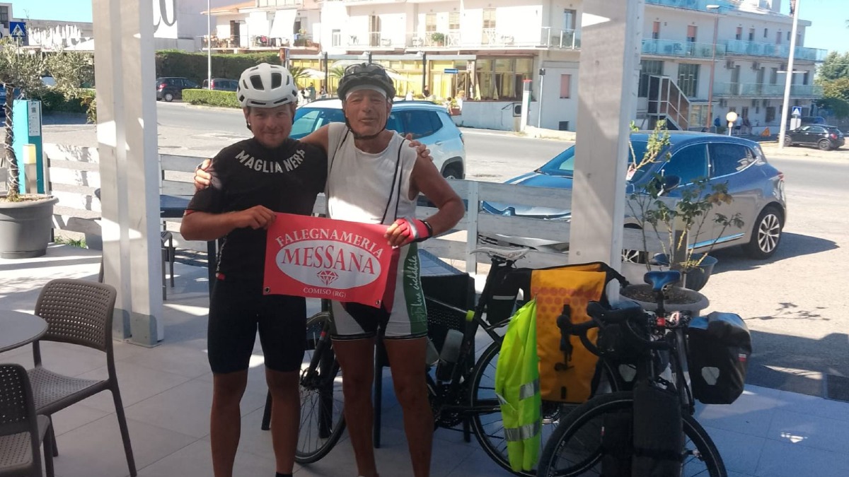 Scalea, parte l'ultima tappa del viaggio cicloturistico di Dino Naglieri e Leonardo Cavazzi - 