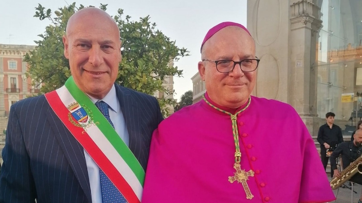 Crotone a Lecce per Monsignor Panzetta: Torriani e Voce alla cerimonia in Piazza Duomo - 