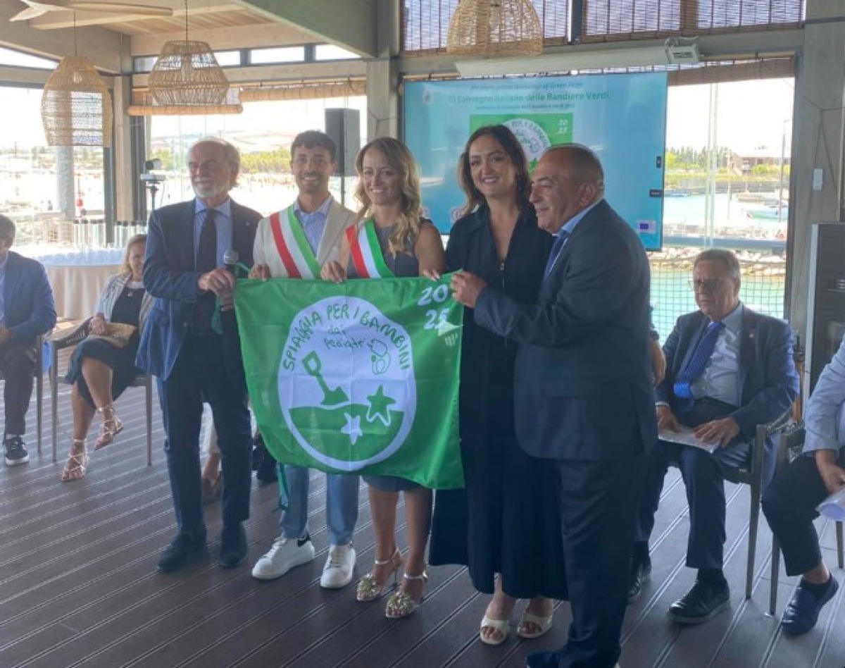 Il Comune di Melissa riceve la Bandiera Verde: un riconoscimento per le spiagge a misura di bambino - 