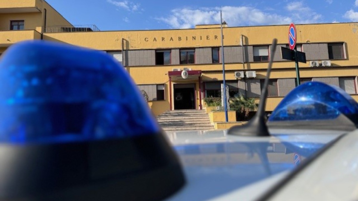 Controlli sul litorale: I Carabinieri di Soverato sanzionano 3 chioschi e sequestrano alimenti - 