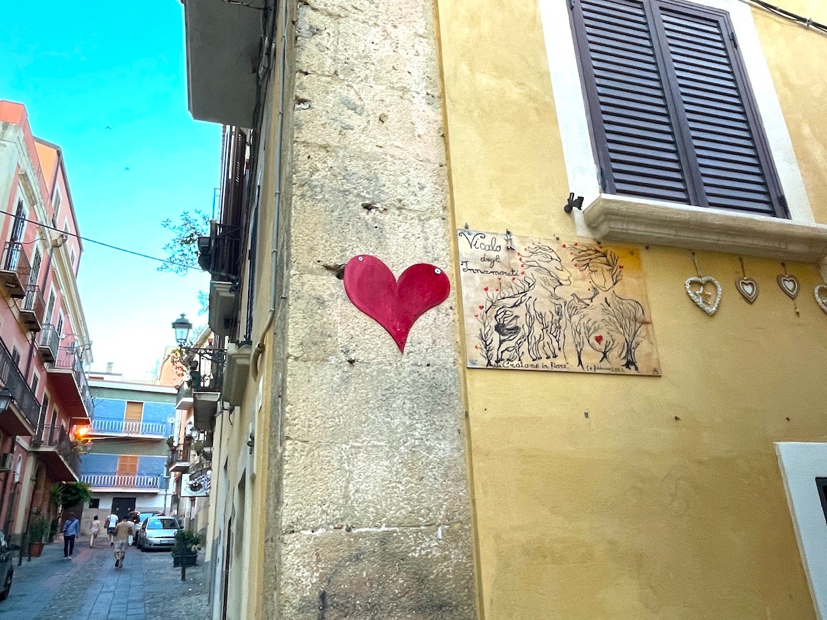 Un giro nel centro storico: Crotone riscopre la sua anima romantica e accogliente - 