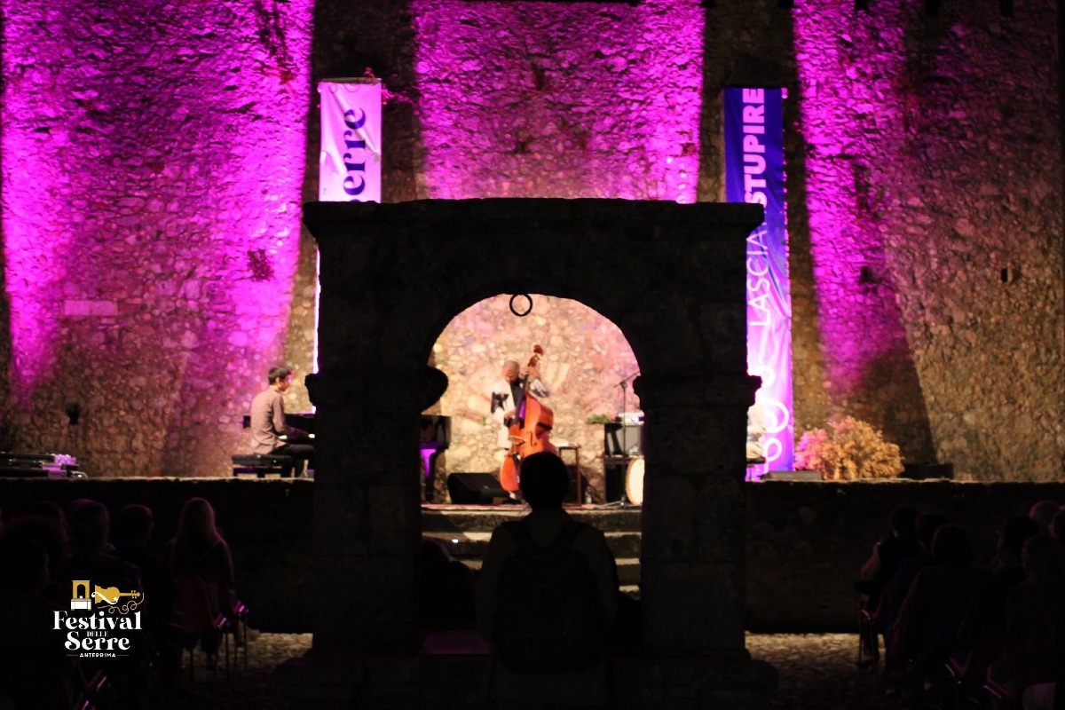 Dall'emozione del jazz alla voce d'autore. Luca Barbarossa apre il suo tour dal Festival delle Serre - 