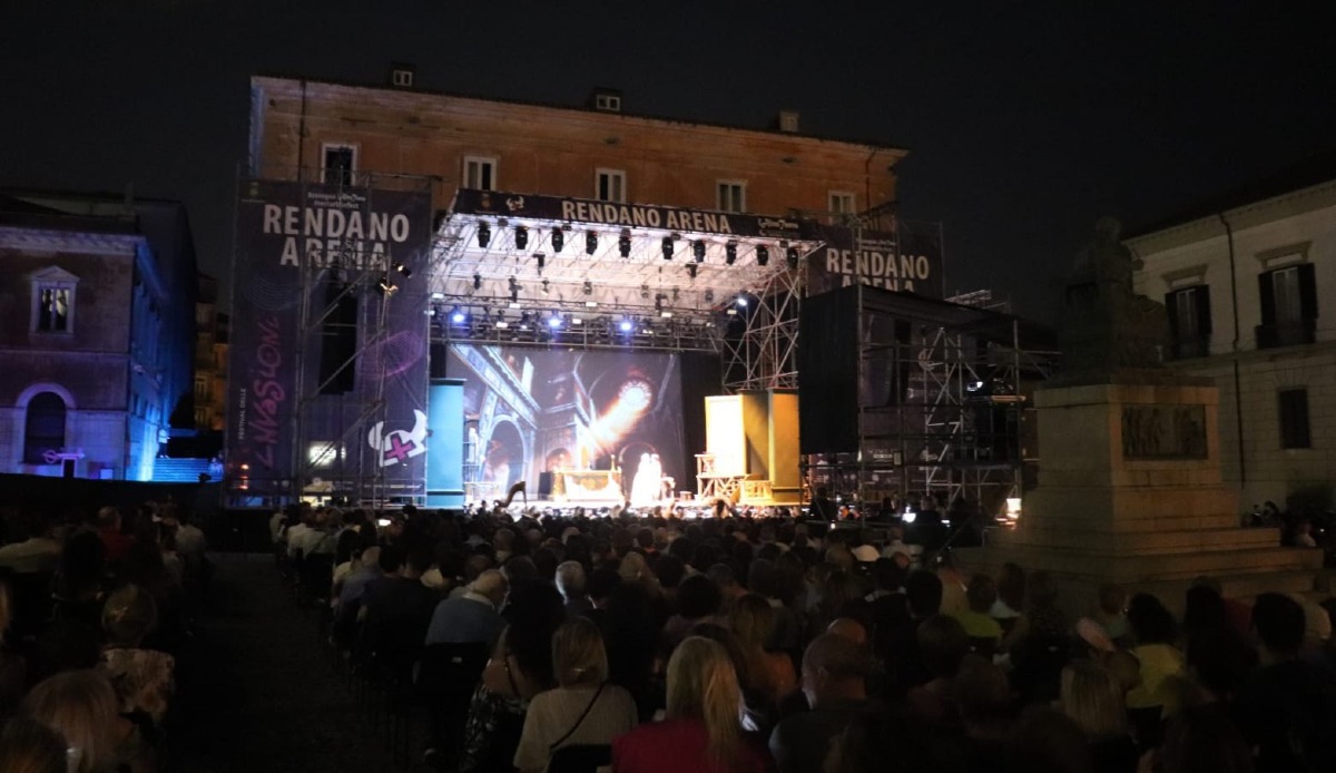 Rendano Arena, lirica sotto le stelle: domani il Barbiere di Siviglia - 